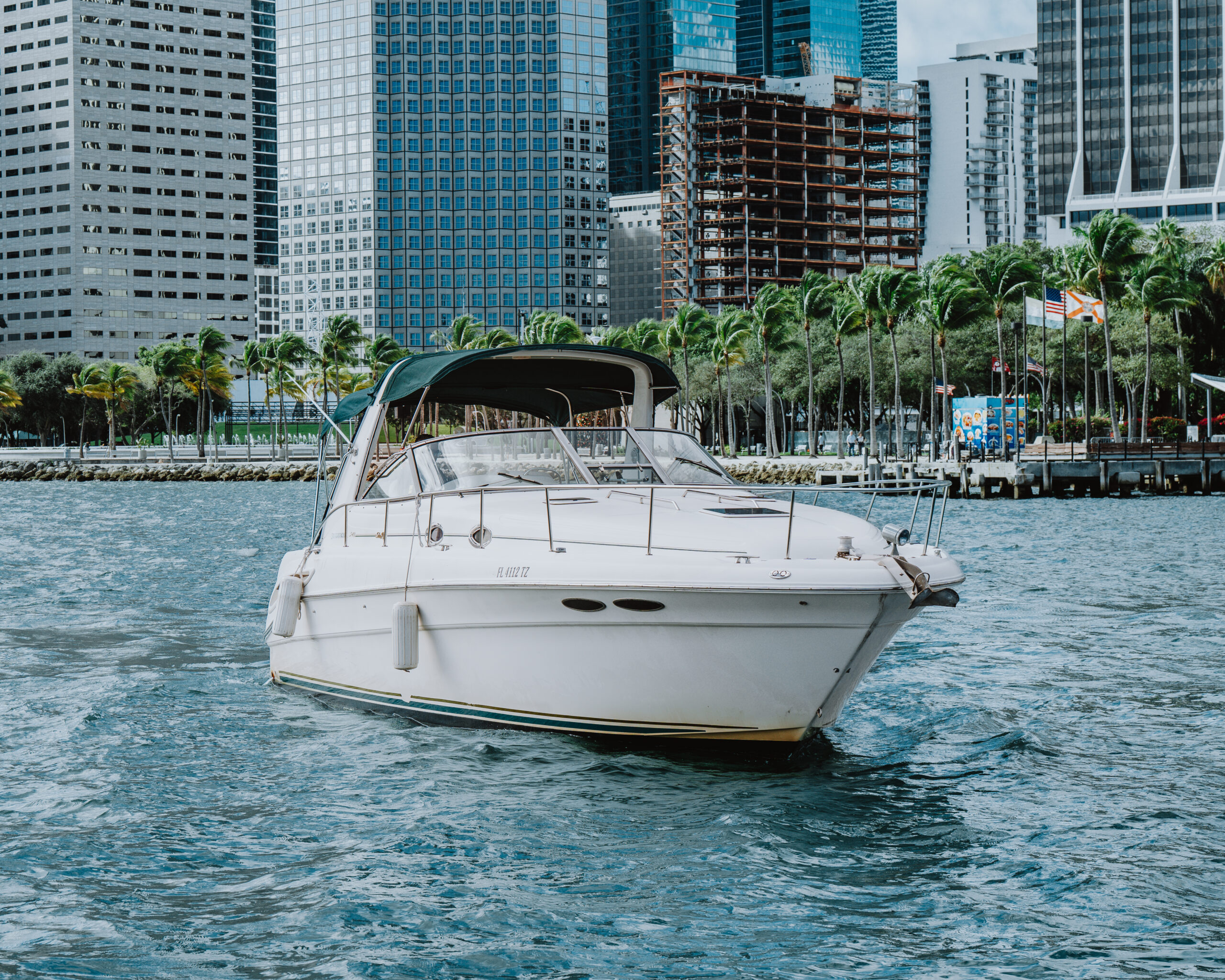 Sea Ray 340 Exterior
